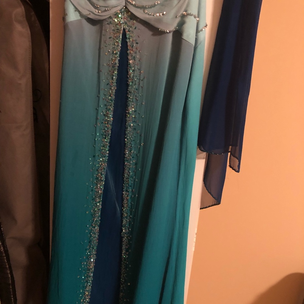 Dress - Picture 3 of 4